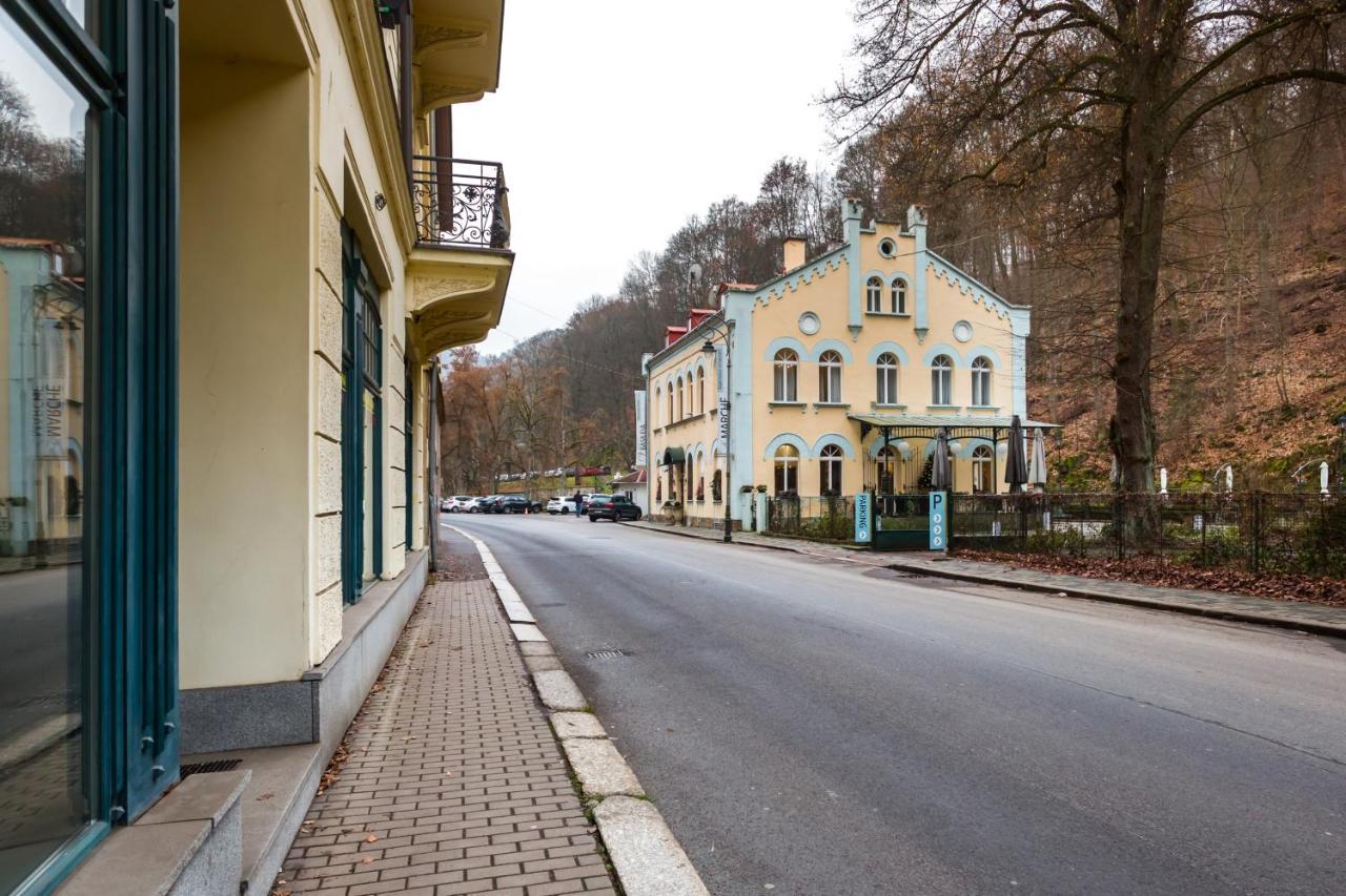 Apartma Linda 1880 *
